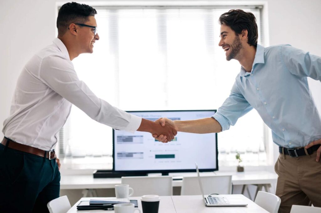 cómo funciona la Incorporación de socios en una SRL